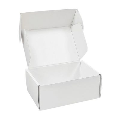 ファッションスタイル 正角形メール紙箱 白い靴と服装 送料箱