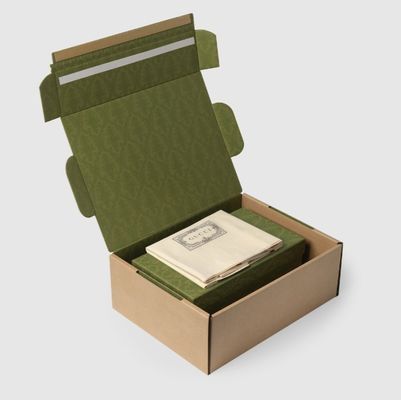 オーダーメイドのゴロゴロ紙メーラーボックス FSC認定 容易な涙ストライプ開封シール