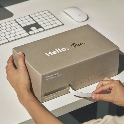 オーダーメイドのゴロゴロ紙メーラーボックス FSC認定 容易な涙ストライプ開封シール