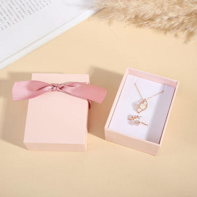 オーダーメイド 可愛い赤ん坊 ピンク 宝石箱 ロゴ付き リング ネックレス イヤリング ブレスレット パッケージ 紙