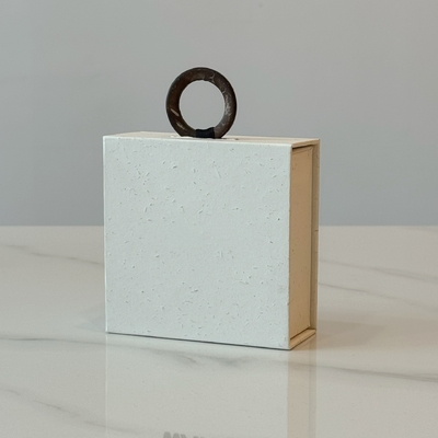 ジュエリー ネックレス ホワイト パーソナライズド デザイン マグネティック プレゼンテーション ボックス カスタム ロゴ リング イヤリング ネックレス ブレスレット パッケージ 紙箱