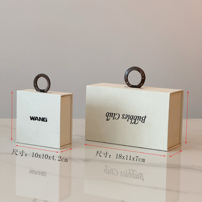 ジュエリー ネックレス ホワイト パーソナライズド デザイン マグネティック プレゼンテーション ボックス カスタム ロゴ リング イヤリング ネックレス ブレスレット パッケージ 紙箱