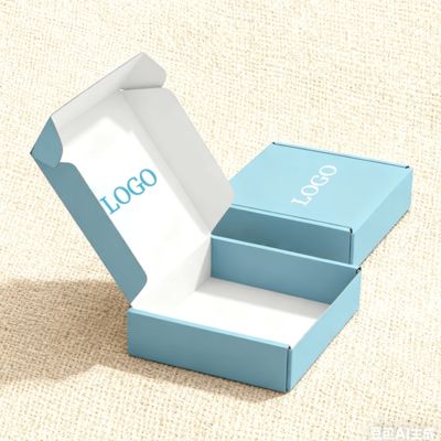 Custom Corrugated Paper Box for Shoes and Clothes Folding Aircraft Shipping and Packaging with Glossy Lamination Sponge Liner