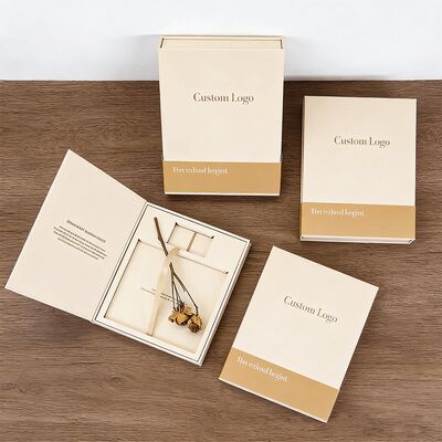 カスタムロゴ ファッションエヴァ 硬紙 スポーツカードのための磁気ギフトパッケージボックス