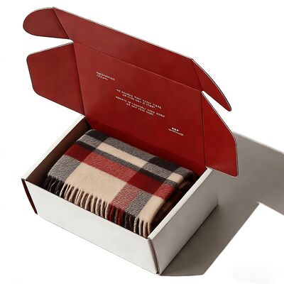 ローゴ付きの衣料品の輸送と包装のためのカスタムホワイト・カードボード折りたたみおよびリサイクルボックス