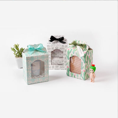 カスタマイズされたおもちゃ 化粧品 服 紙パネル 透明 透明なPVC窓付きのカスタマイズドールパッケージボックス